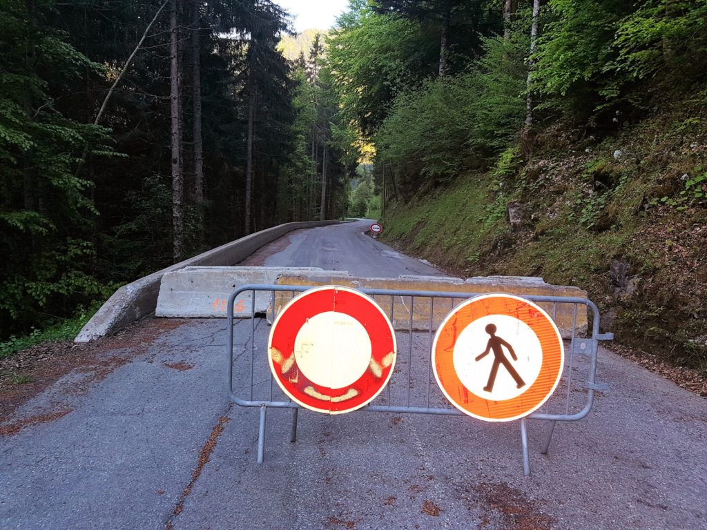 The closed part of the road before the landslip on the way to Praz de Lys (Ramaz descent)