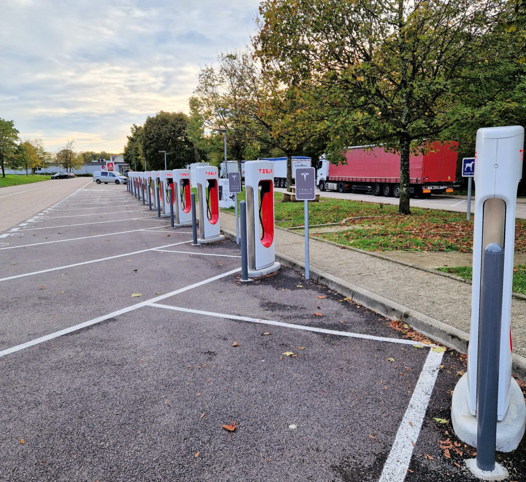 Tesla charging station, Aire de Jura, a typical situation in France, Ionity was busy, Tesla was empty